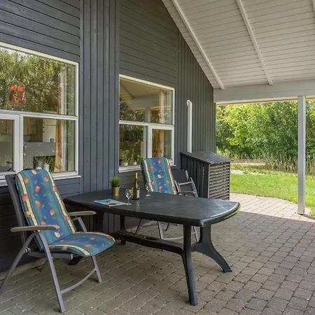 Herlugh - 1km To The Fjord By Interhome *