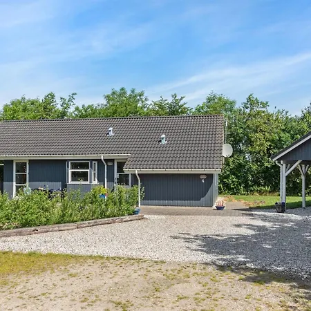 Herlugh - 1km To The Fjord By Interhome